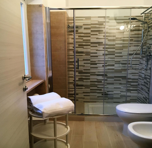 Bathroom 4, B&B Rossini, Foggia