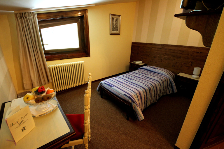 Bedroom 2, Hotel Parè, Sondrio