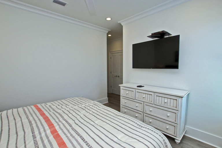 Bedroom 2, West Side Cottages B, Baldwin