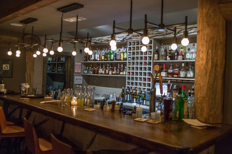 Food & Drinks 5, Dancing Bear Lodge, Blount