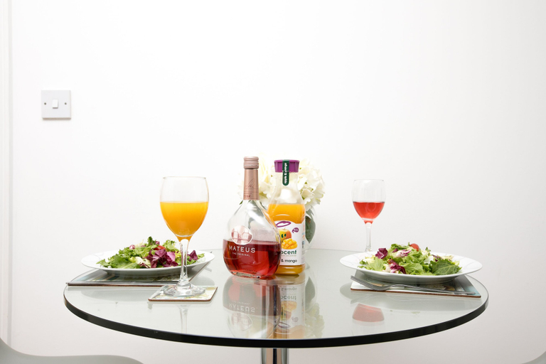 Food & Drinks 5, KVM - Peacock Apartment, Peterborough