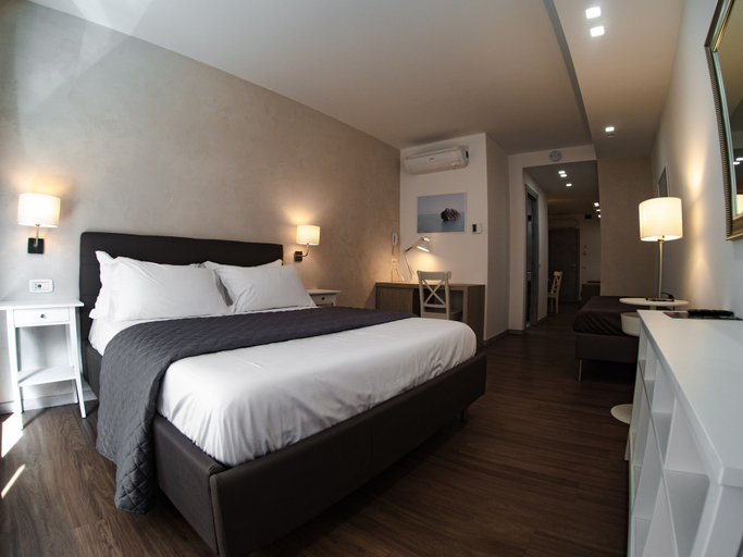 Bedroom 2, Prestige Rooms Chiaia, Napoli