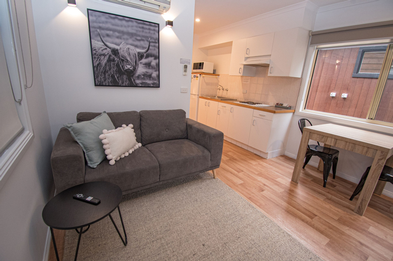 Bedroom 2, Big4 Tasman Holiday Parks - Bright, Alpine - East