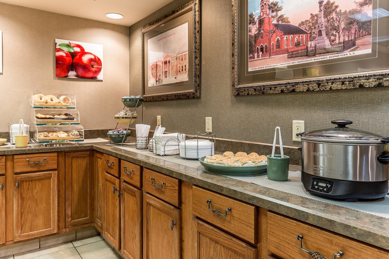 Food & Drinks 5, Quality Inn & Suites Georgetown, Georgetown