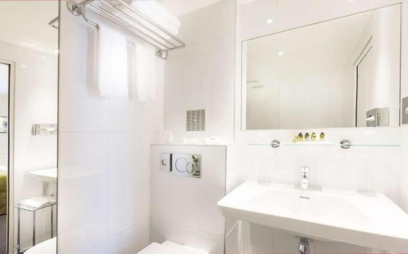 Bathroom 4, Relais Bosquet by Malone, Paris
