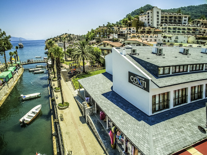 Exterior & Views