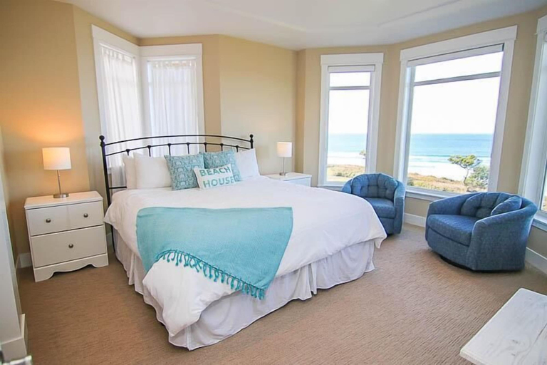 Bedroom 1, Somewhere at the Beach, Lincoln
