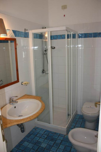 Bathroom 4, Hotel Belvedere, Latina