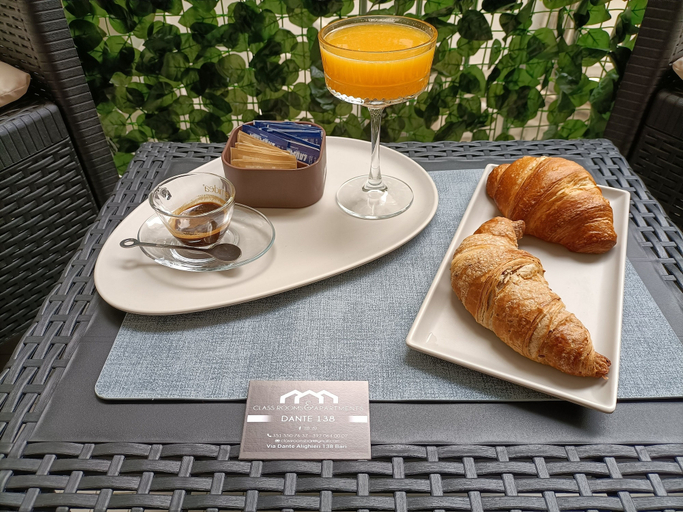 Food & Drinks 5, DANTE 138 CLASS ROOMS & APARTMENTS, Bari