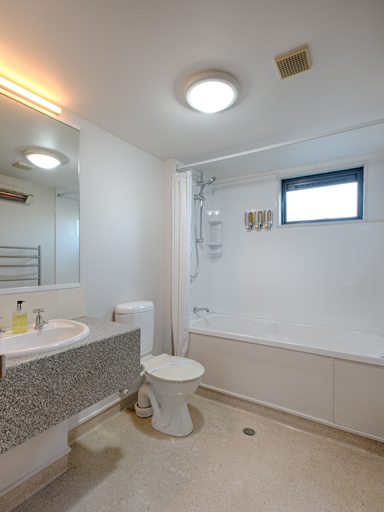 Bathroom 4, Bella Vista Motel Blenheim, Marlborough