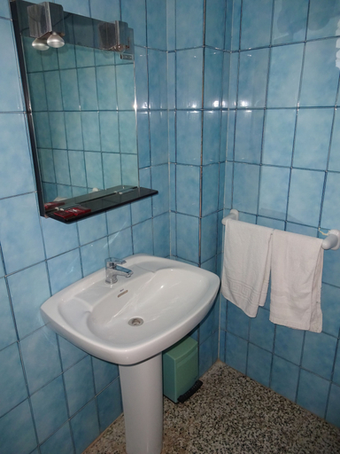 Bathroom 3, Hostal Terraferma, Lleida