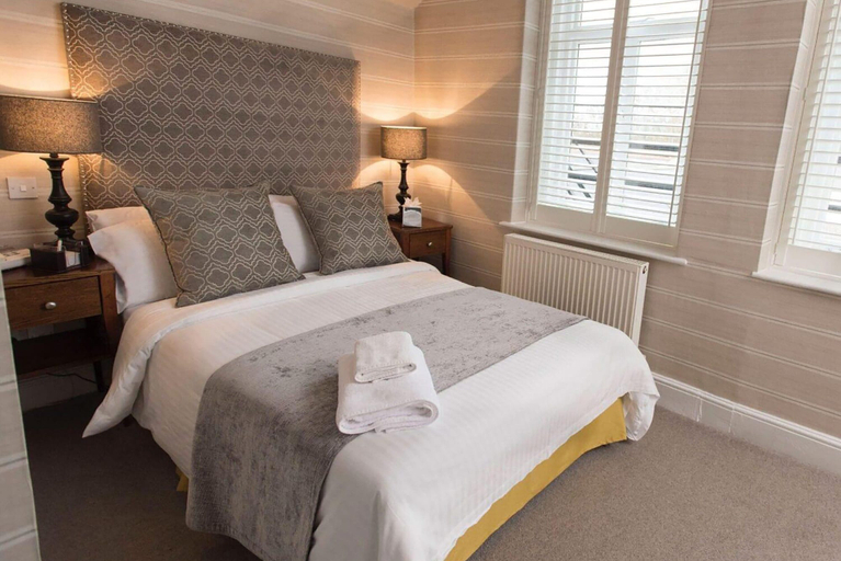 Bedroom 2, The Bear Hotel, Vale of Glamorgan