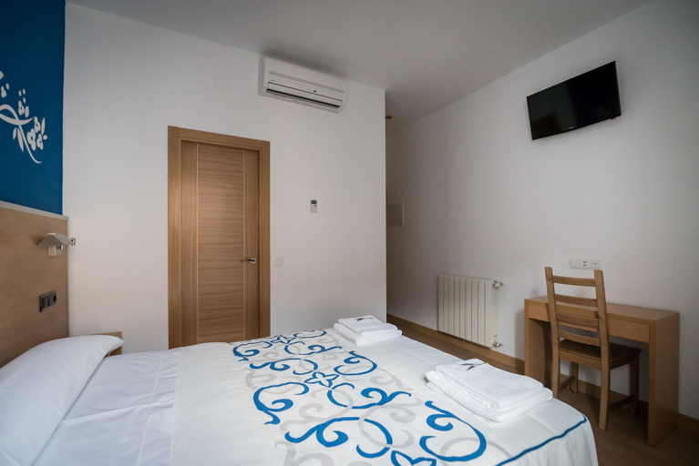 Bedroom 4, Hostal Carracedo, Madrid