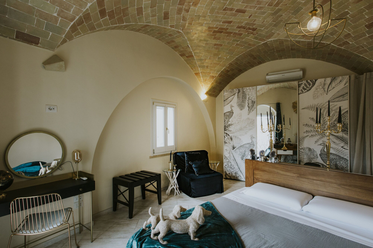 Bedroom 3, Lo Scorcio suite con vista sui Sassi, Matera