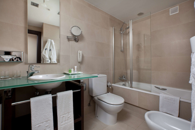 Bathroom 4, NH Canciller Ayala Vitoria, Álava