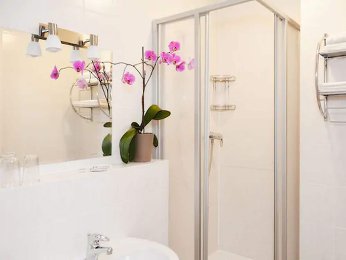 Bathroom 3, Hotel Bonverde, Berlin
