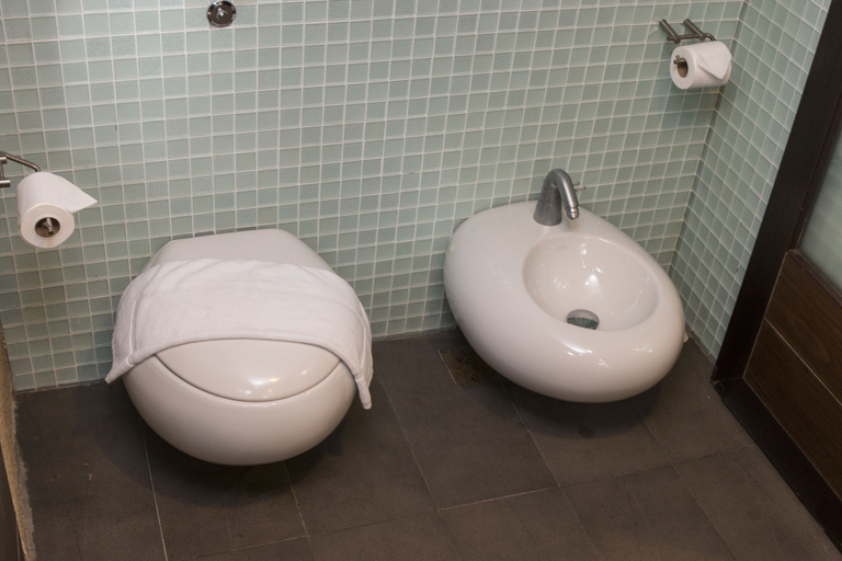 Bathroom 5, Siloso Beach Resort, Sentosa, Singapura
