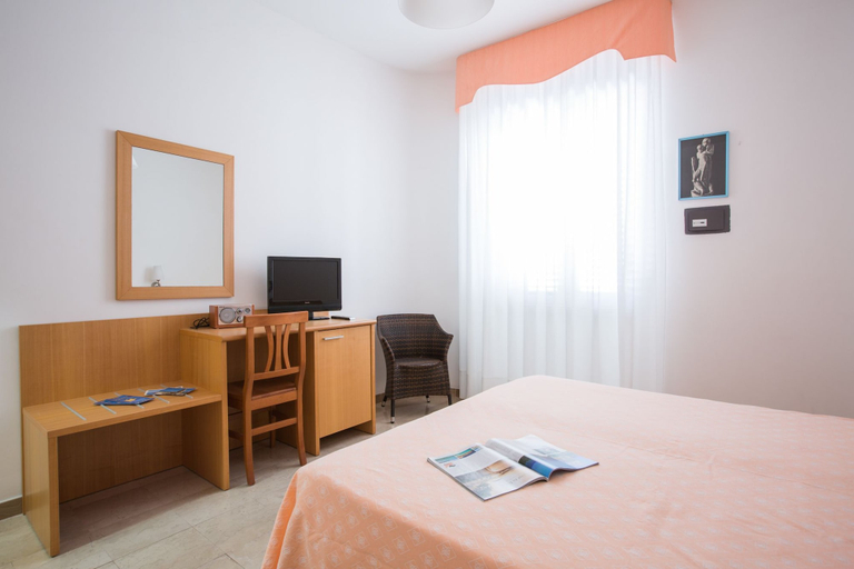 Bedroom 4, Hotel Mediterraneo, Foggia