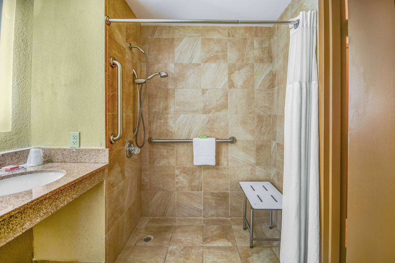 Bathroom 4, Wyndham Garden York, York