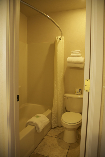 Bathroom 4, Rodeway Inn & Suites Williams Downtowner - Rte 66, Coconino