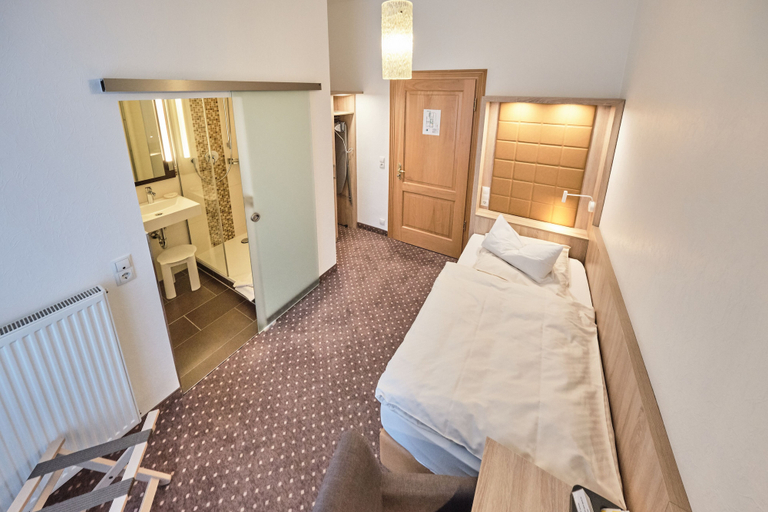 Bedroom 3, Hotel Haus Berlin, Bonn