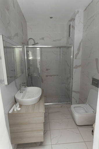 Bathroom 5, San Marino Hotel, Accra