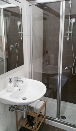 Bathroom 5, Fermata MONTESANTO, Napoli