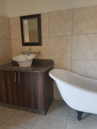 Bathroom 3, The Blue Sparrow Guest House, Nkangala