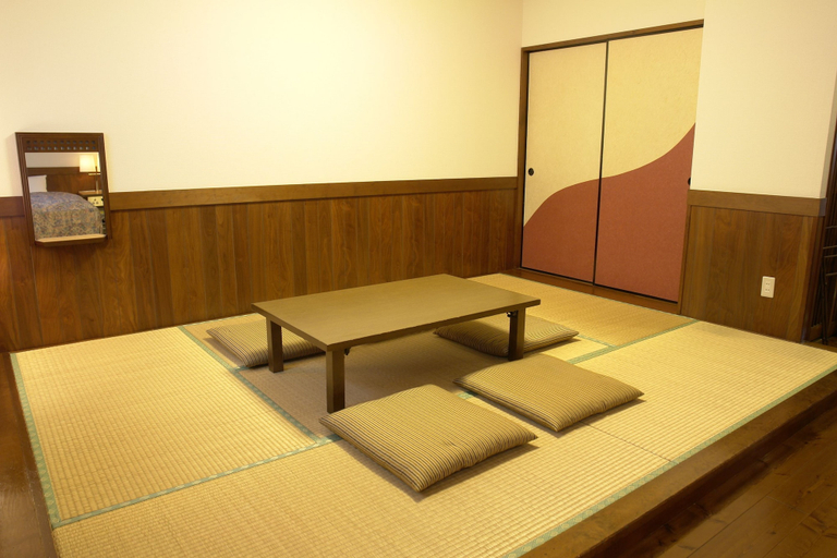 Bedroom 3, Rakuchin Hotel, Naha