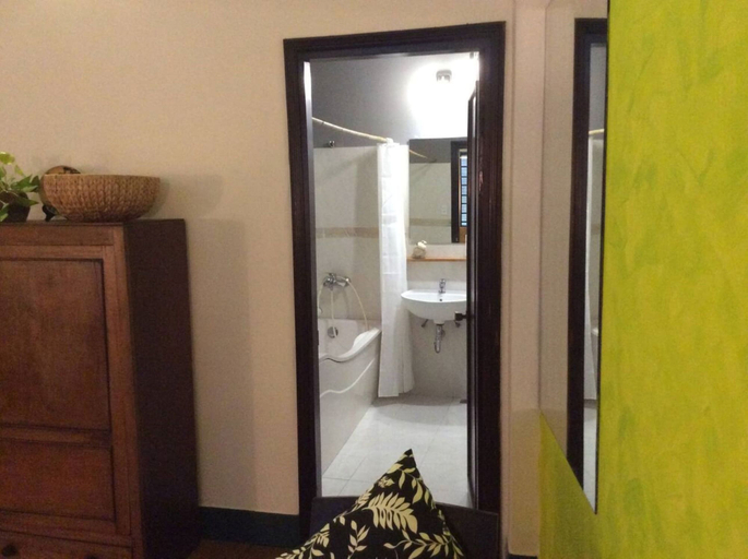 Bathroom, Domino Homestay, District 1