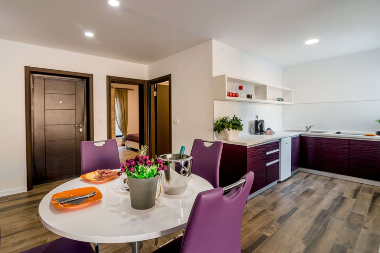 Others 5, Villa Stefina