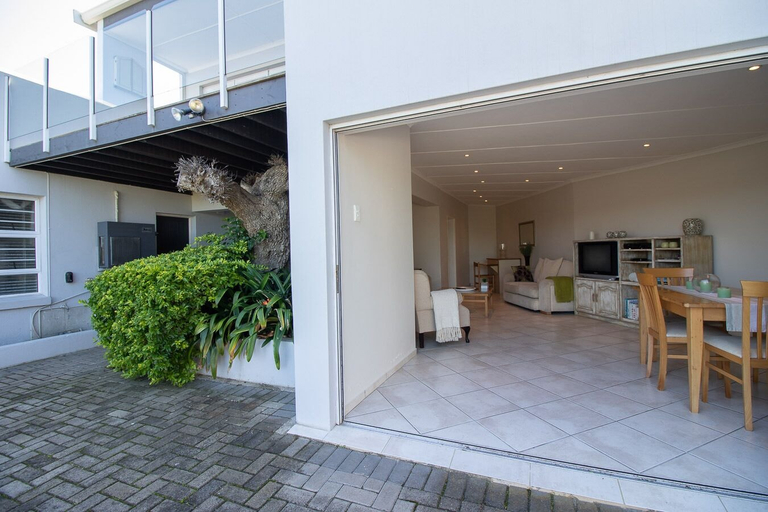 Others 5, Dockside Guest House, Cacadu