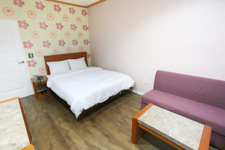 Bedroom 2, Alps Hotel, Gangneung