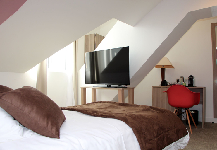 Bedroom 3, Hotel Restaurant L'Esturgeon, Yvelines