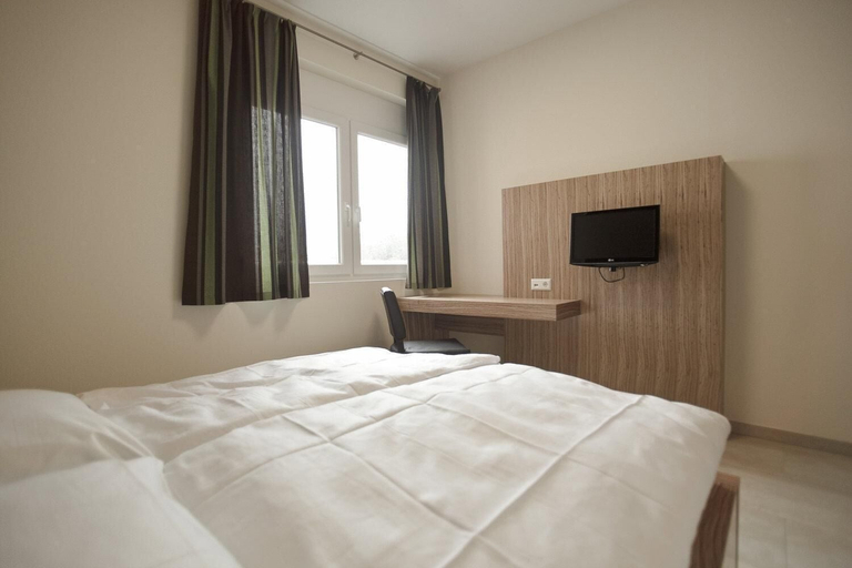 Bedroom 4, Hotel Maxis, Karlsruhe