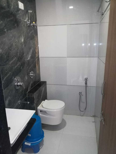 Bathroom, Hotel Satellite Inn, Ahmadabad