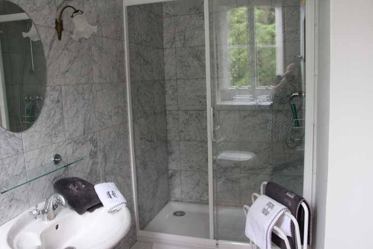 Bathroom 5, Le Clos Boutenelle, Pas-de-Calais