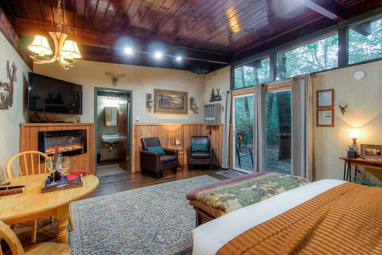 Bedroom 3, Redwoods River Resort, Mendocino