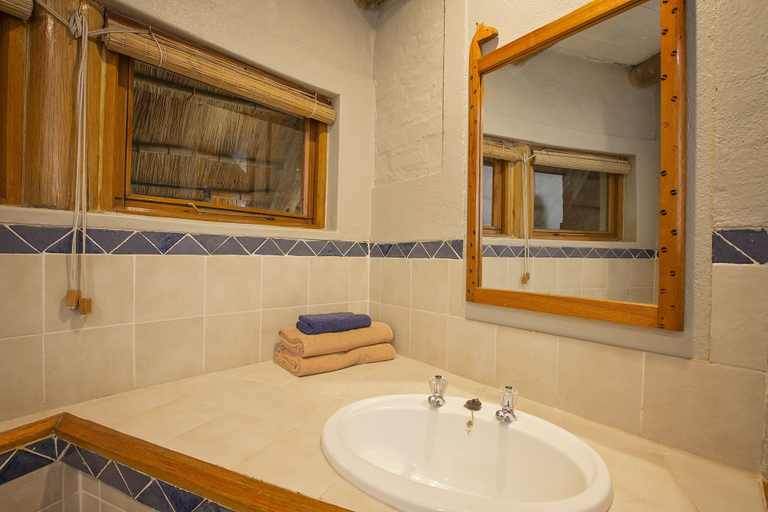 Bathroom 5, Lokuthula Lodges, Hwange