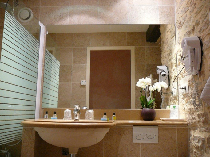 Bathroom 4, Hotel Athanor, Côte-d'Or
