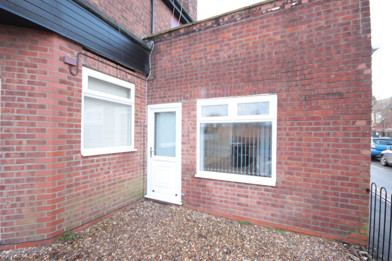 Others 5, Studio 332, Kingston upon Hull