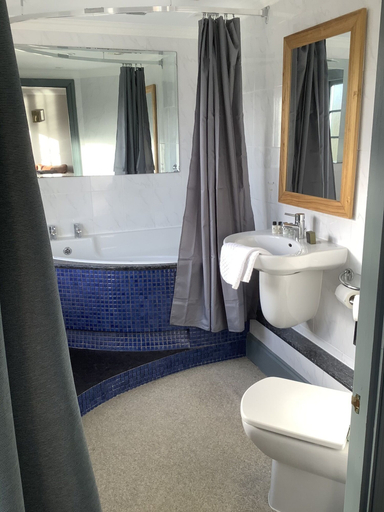 Bathroom 5, The Mooringpost, Gloucestershire