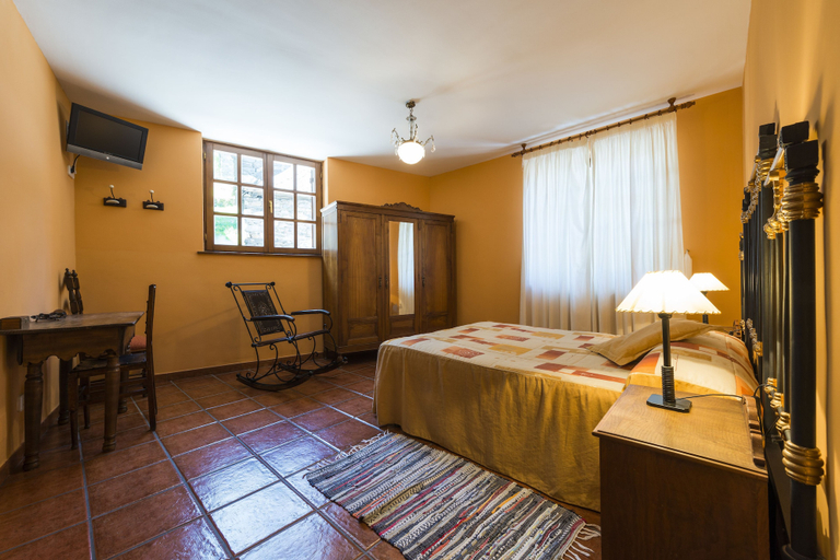 Bedroom 3, Hotel rural Valle de Ancares, León
