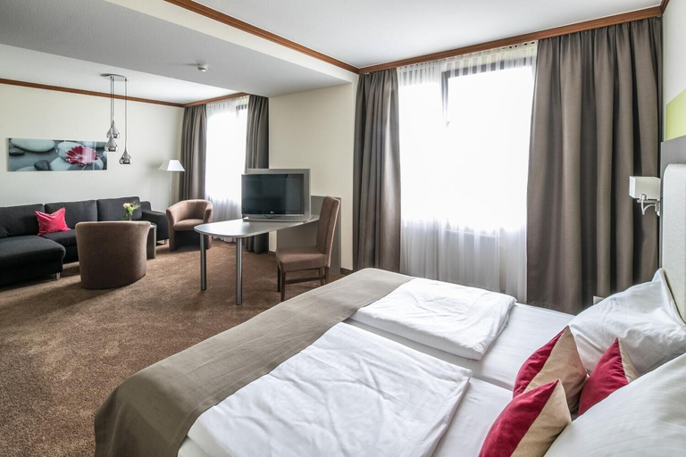 Bedroom 3, Hotel am Krone Park, Fürstenfeldbruck