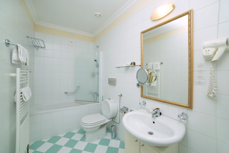 Bathroom 3, Hotel Continental, Opatija/Veprinac