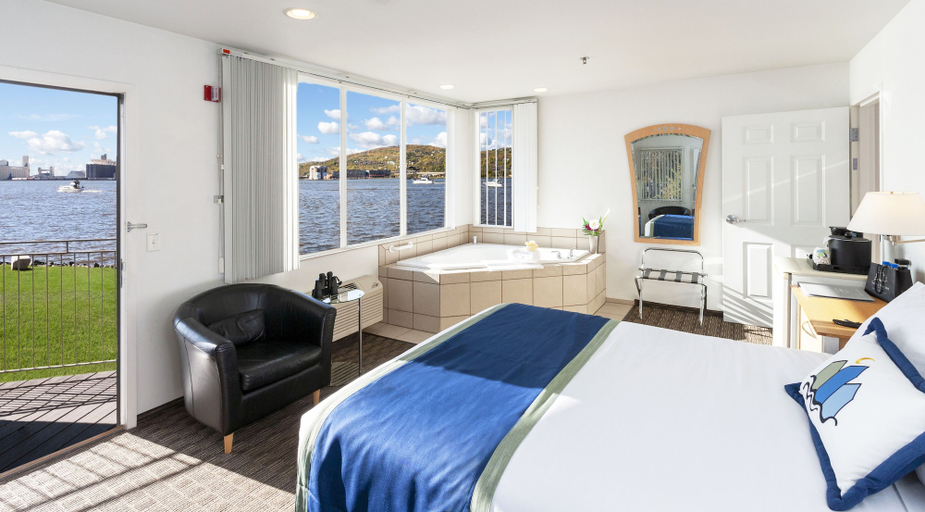 Bedroom 3, South Pier Inn, Lake Superior