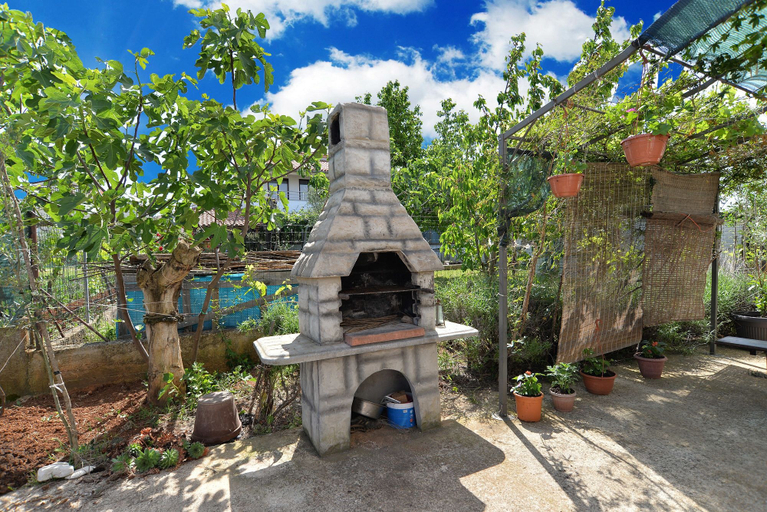 Others 4, Apartment 1629, Pula