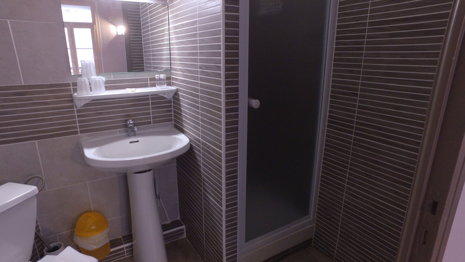 Bathroom 3, Le Céretan Hôtel, Pyrénées-Orientales
