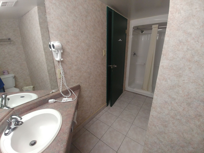 Bathroom 4, Lexington Inn & Suites Windsor, Essex