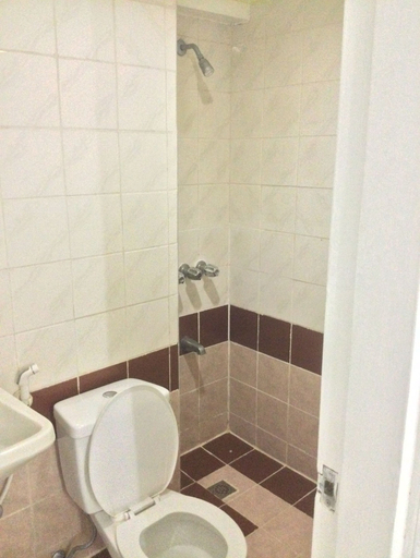 Bathroom 4, OYO 817 Vista Apartelle, Taguig